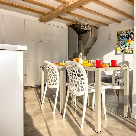 The Tiny House * Honfleur